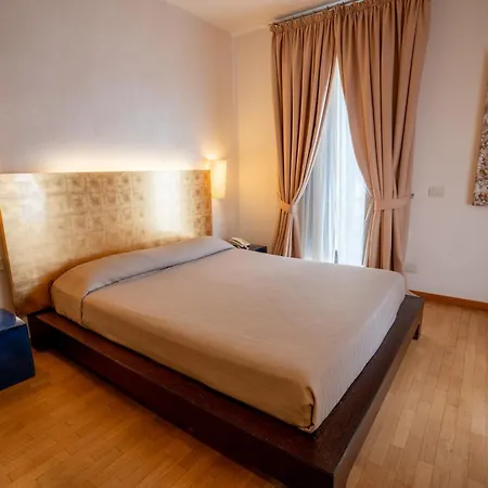 Hotel San Tommaso 4*